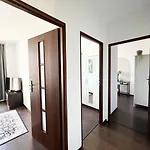 Old Town Apartment For Groups - River View - Five Bedrooms - Comfy Apartments Apartament *