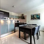 Old Town Apartment For Groups - River View - Five Bedrooms - Comfy Apartments * Gdańsk
