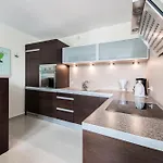 Old Town Apartment For Groups - River View - Five Bedrooms - Comfy Apartments *