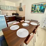 Old Town Apartment For Groups - River View - Five Bedrooms - Comfy Apartments * Gdańsk