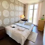 Old Town Apartment For Groups - River View - Five Bedrooms - Comfy Apartments Apartament Gdańsk