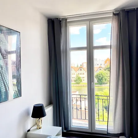 Old Town Apartment For Groups - River View - Five Bedrooms - Comfy Apartments *