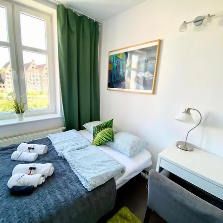 Old Town Apartment For Groups - River View - Five Bedrooms - Comfy Apartments *