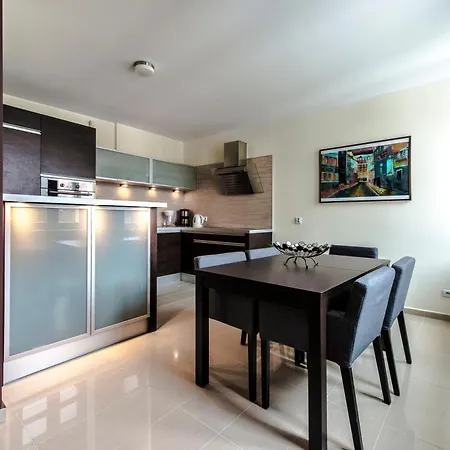 Old Town Apartment For Groups - River View - Five Bedrooms - Comfy Apartments * Gdańsk