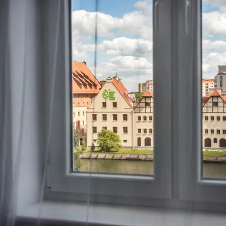 Old Town Apartment River View - Five Bedrooms Gdańsk