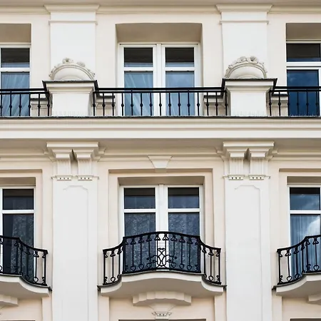 Old Town Apartment River View - Five Bedrooms * Gdańsk