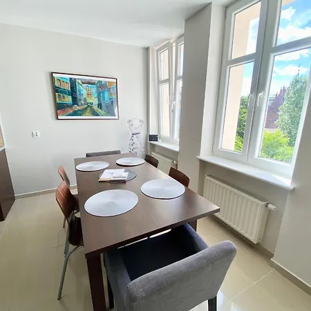 Old Town Apartment For Groups - River View - Five Bedrooms - Comfy Apartments Gdańsk