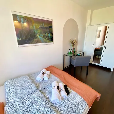 Lejlighed Old Town Apartment For Groups - River View - Five Bedrooms - Comfy Apartments *