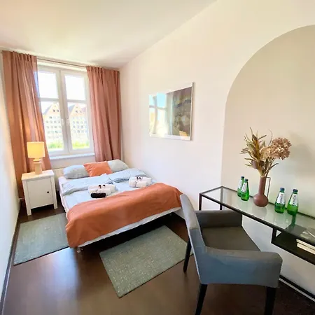 Old Town Apartment For Groups - River View - Five Bedrooms - Comfy Apartments *