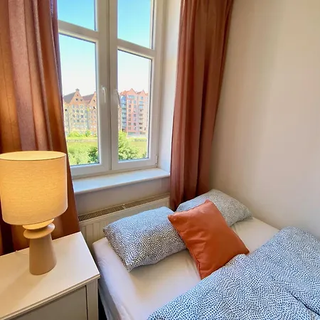 Old Town Apartment For Groups - River View - Five Bedrooms - Comfy Apartments * Gdańsk