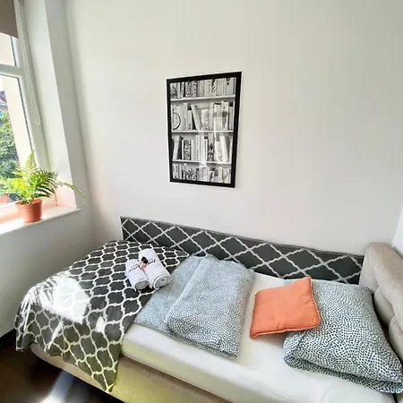 Old Town Apartment For Groups - River View - Five Bedrooms - Comfy Apartments