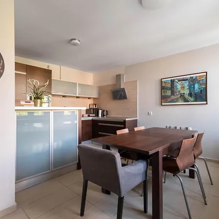 Old Town Apartment River View - Five Bedrooms *