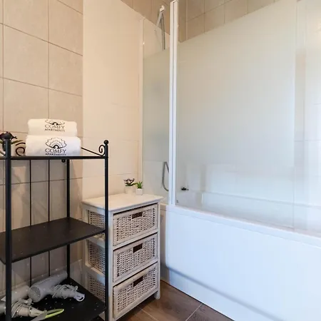 Old Town Apartment River View - Five Bedrooms Appartement Gdańsk