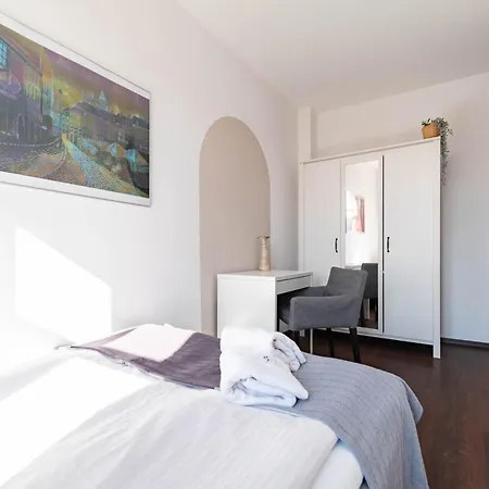 Old Town Apartment River View - Five Bedrooms *